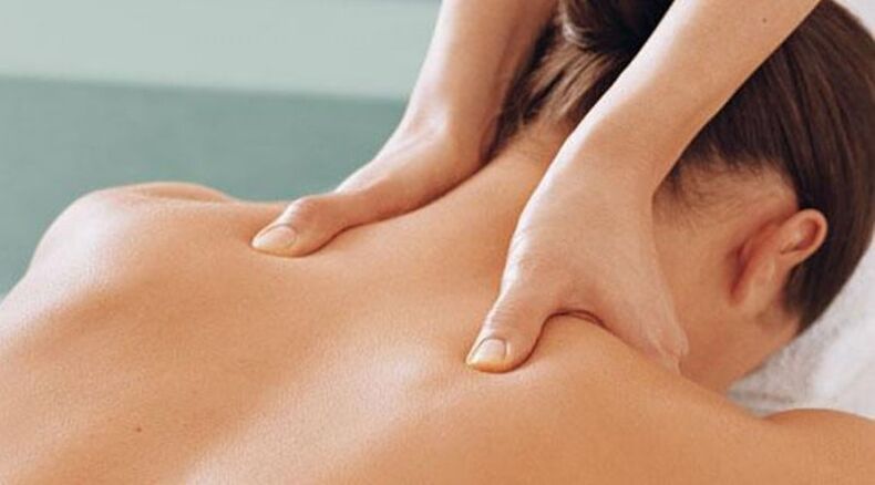 Nackenmassage bei Osteochondrose.